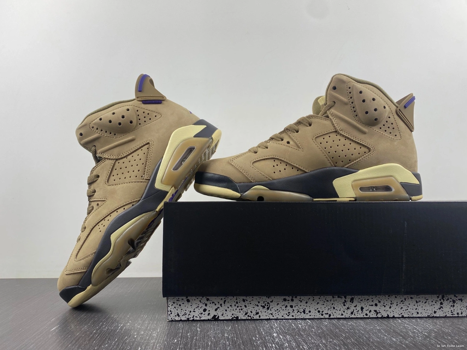 FD1643-300 WMNS Kelp